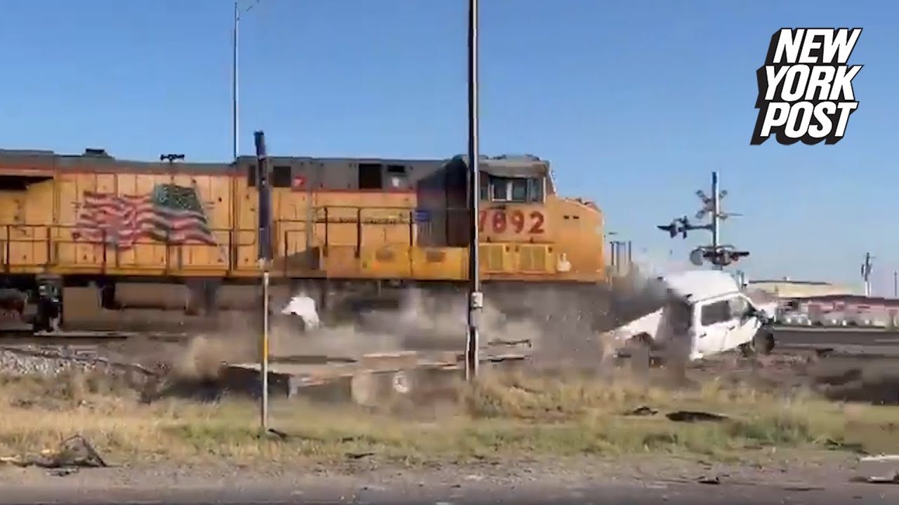 Driver Escapes Before Train Smashes Into Truck In Texas | New York Post