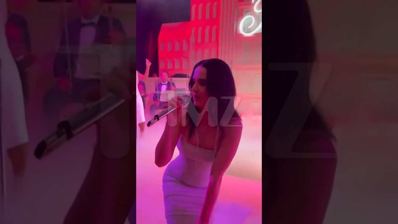 Katy Perry Hit The Stage For A Surprise Performance At A Star Studded Nyc Event