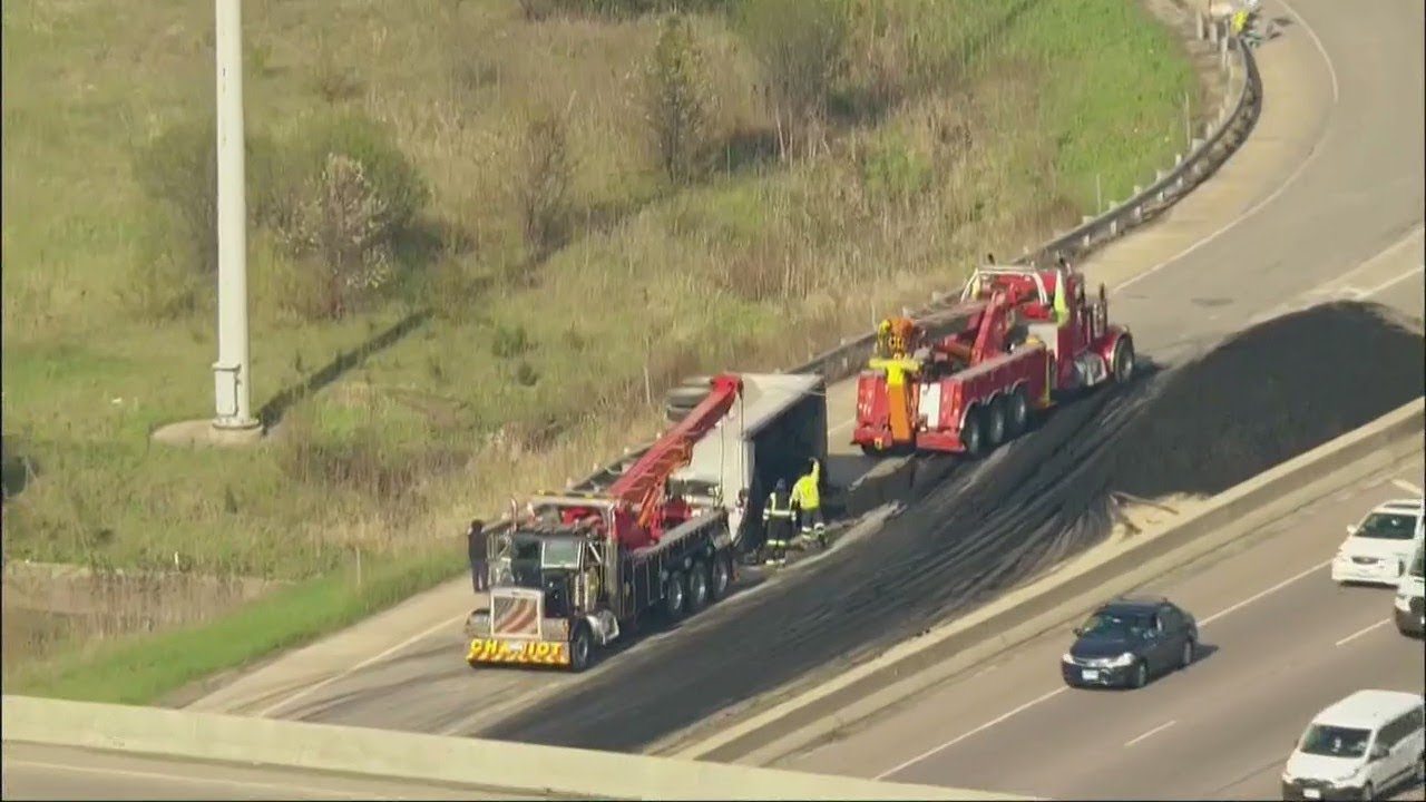 Semi Trailer Filled With Manure Spills Onto I 55 In Rollover Crash In Cook County