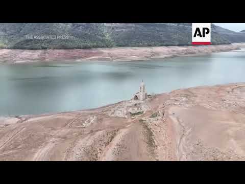 Un Dron Muestra Los Bajos Niveles De Embalse Español | Ap