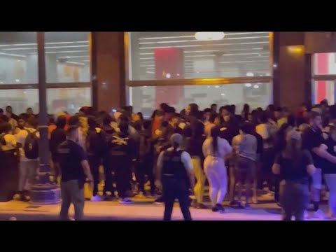 ‘where Are Their Parents?’ Teens Swarm Downtown Chicago During Violent, Chaotic Weekend