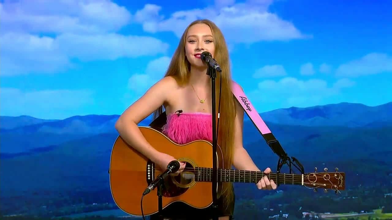 Abbey Elmore Performs “questions”