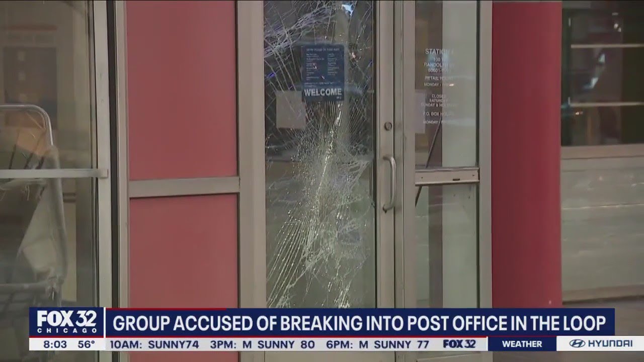 As Many As 18 People Break Into Post Office In The Loop