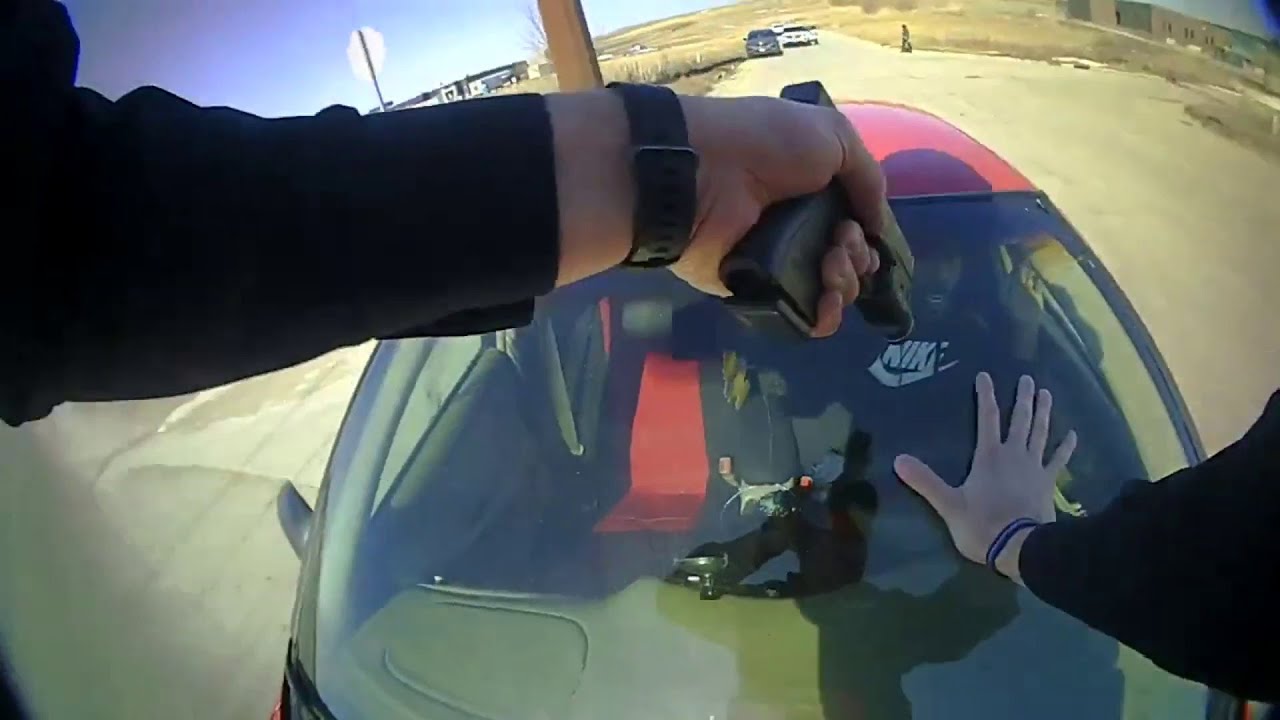 Bodycam Shows Iowa Police Officer Clinging To Suspect’s Vehicle Amid Dramatic Car Chase | Houston