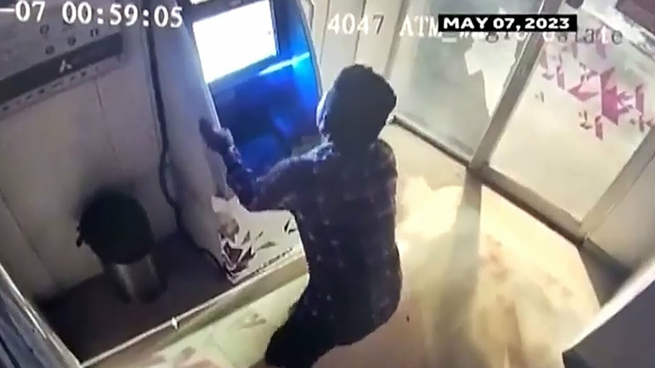 Caught On Cam: Youth Caught Red Handed While Breaking An Atm In Pune | Econ Times