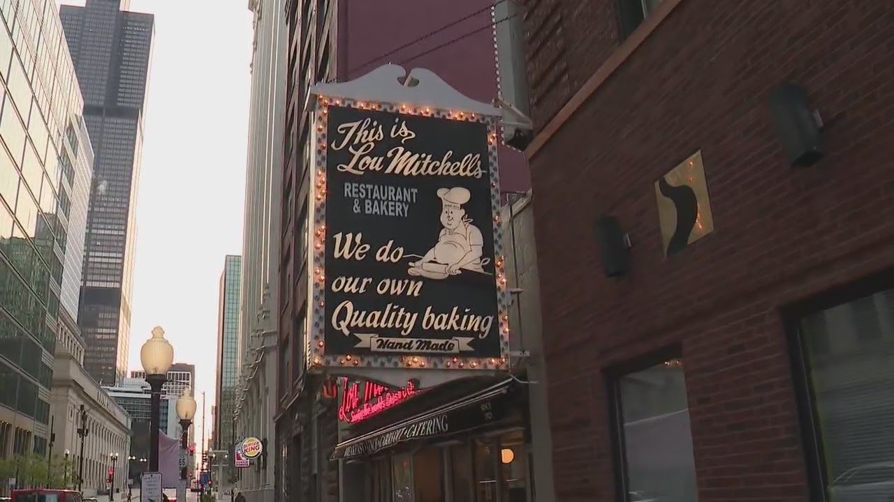 Chicago’s Oldest Restaurant Celebrates 100th Anniversary