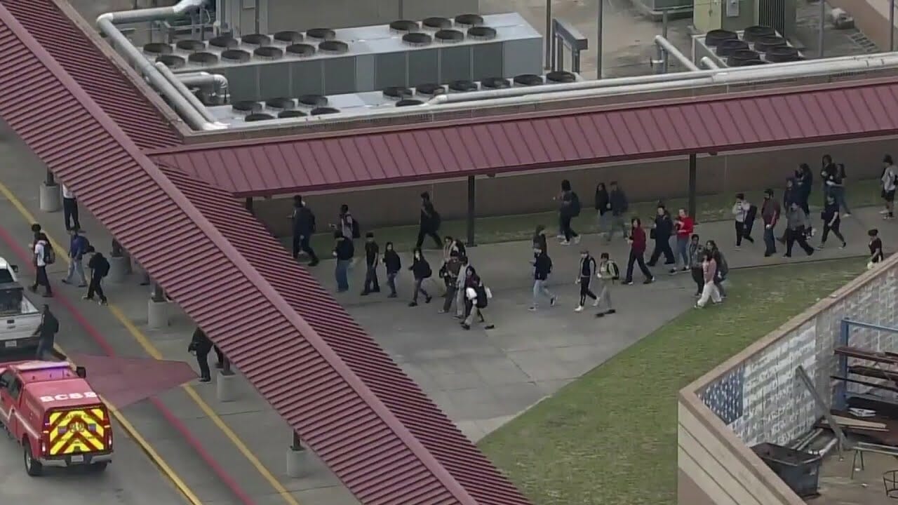 Classes Canceled Friday For Caney Creek Hs As Investigation Continues Into Suspicious Smell | Houston