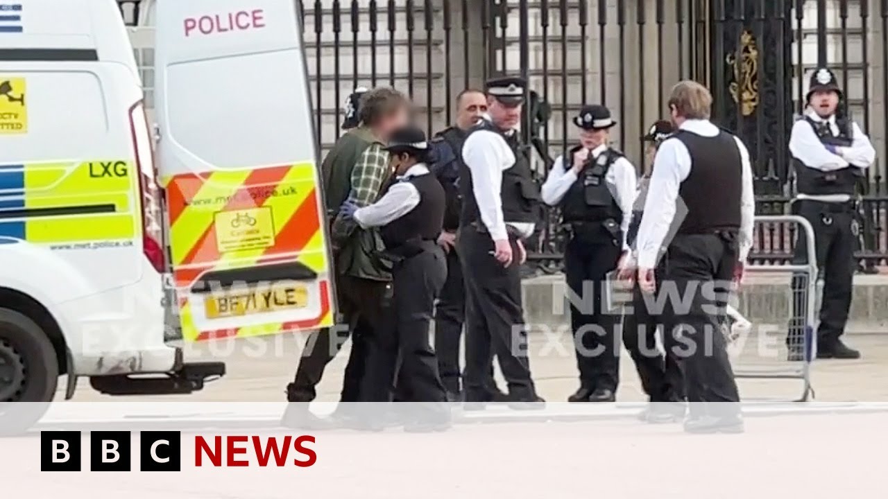 Controlled Explosion After Man Arrested Outside Buckingham Palace, London Police Say – Bbc News