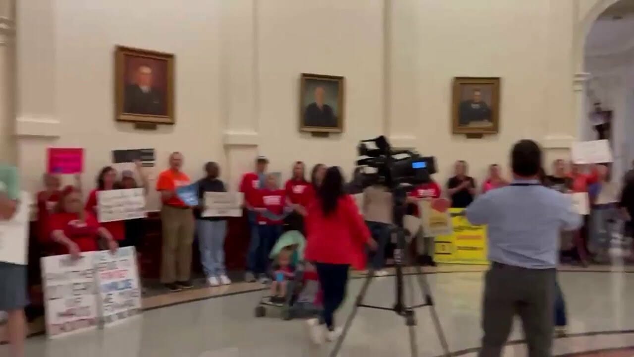 Demonstrators Rally For Passage Of ‘raise The Age’ Gun Bill In Texas Statehouse | Houston