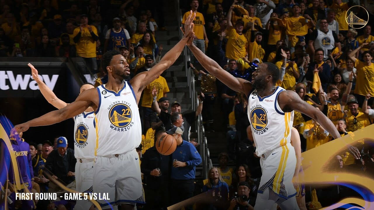 Draymond Green & Andrew Wiggins Combine For 45 Points In Clutch Win Over Lakers | Warriors News