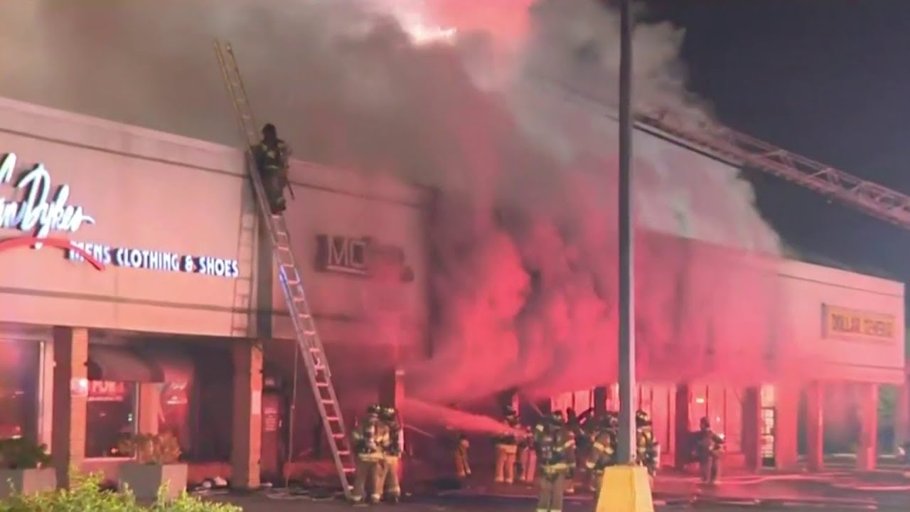 Fire Destroys Store In Southfield Strip Mall; Nearby Stores Ok | Detroit News