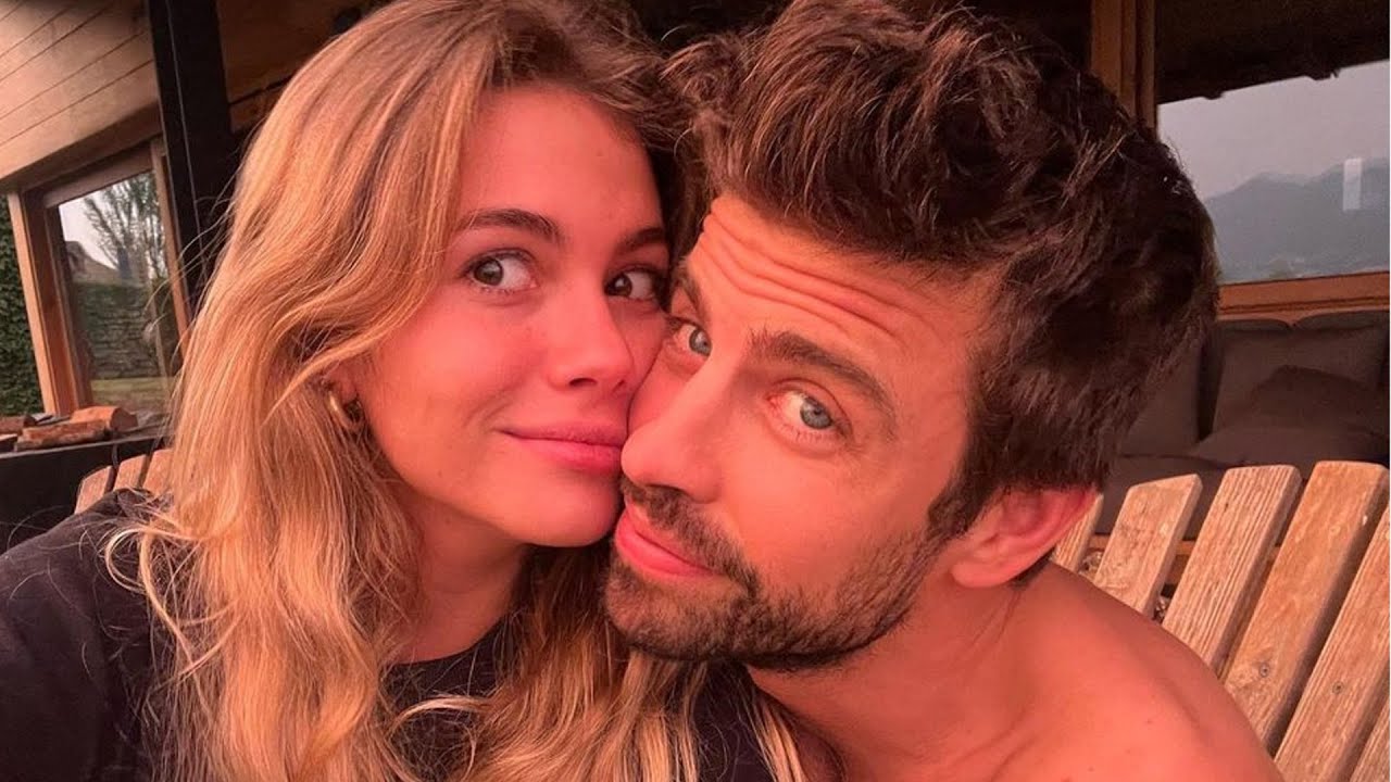 Gerard Pique Gets Cozy With Girlfriend Clara Chia Marti