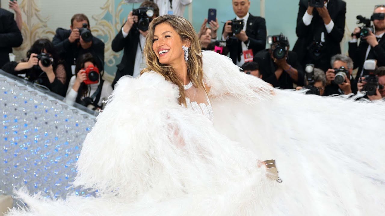 Gisele Bündchen Twirls In Feathery Cape During Met Gala Return