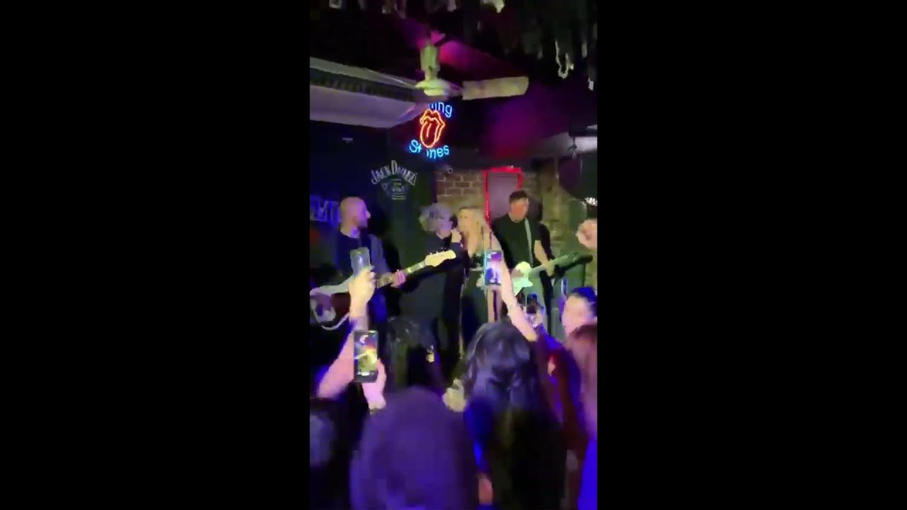 Green Day Singer Joins In On Cover Performance Of His Own Song At London Bar | Houston