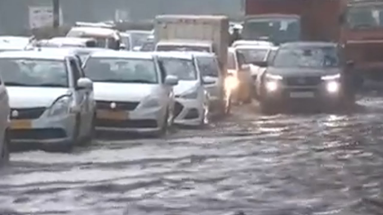 Heavy Rain Across Delhi Ncr Leads To Waterlogging, Traffic Jams | Econ Times