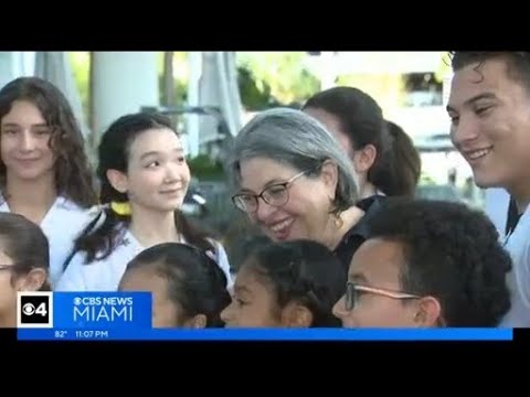 Miami Dade County: Hundreds Takes Part In Nami’s Mental Health Awareness Walk At Loan Depot Park