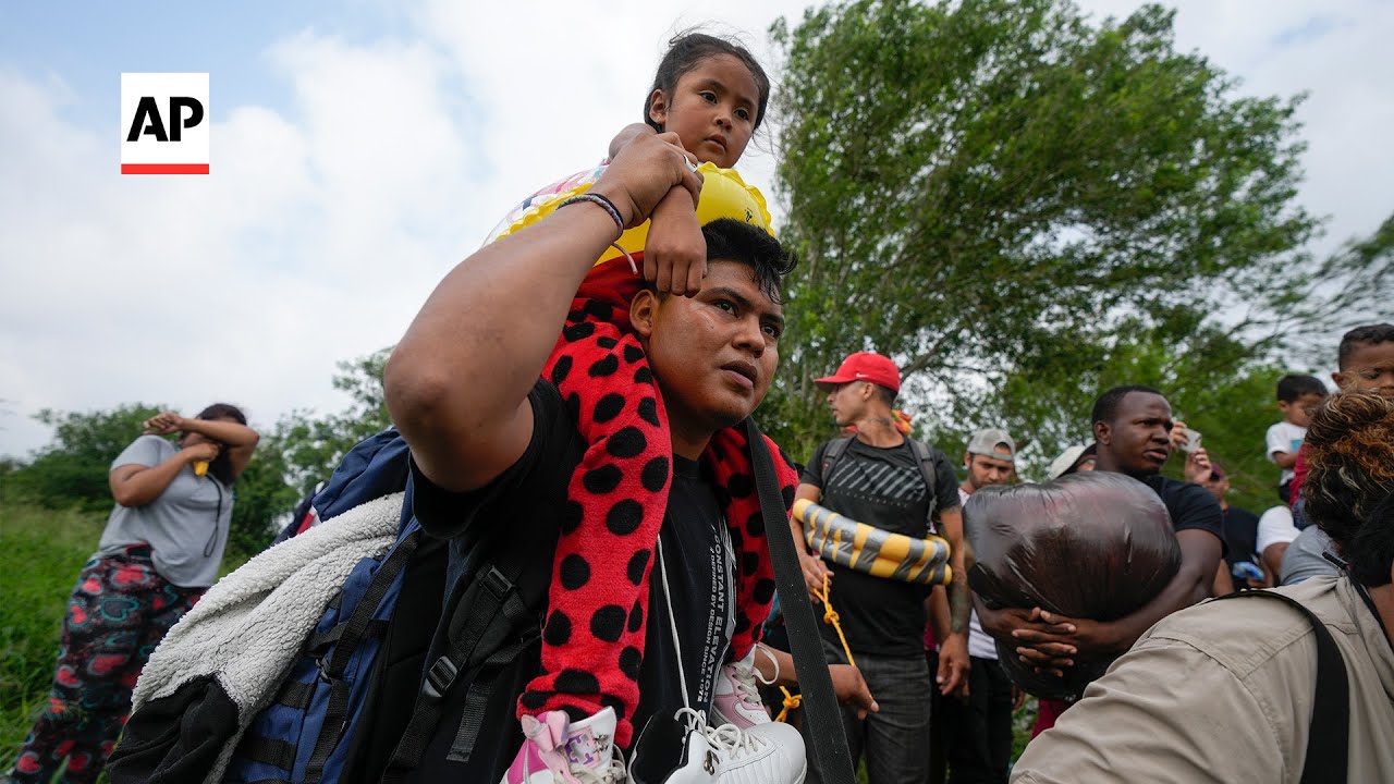 Migrants Cross River Towards Us Border | Ap