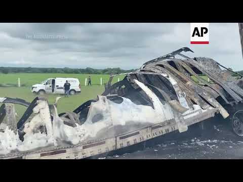 Mueren 26 Personas Al Chocar Una Camioneta Contra Un Camión De Carga En El Norte De México | Ap