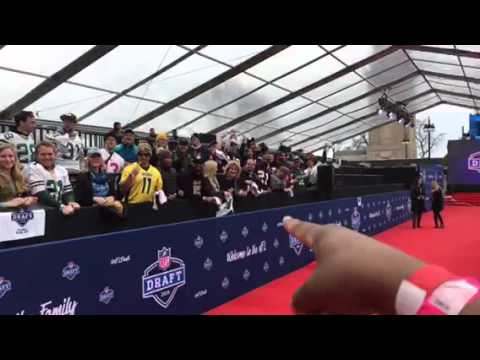 Nfl Draft Red Carpet – Zennie Abraham Revs Up Nfl Draft Crowd #nfldraft