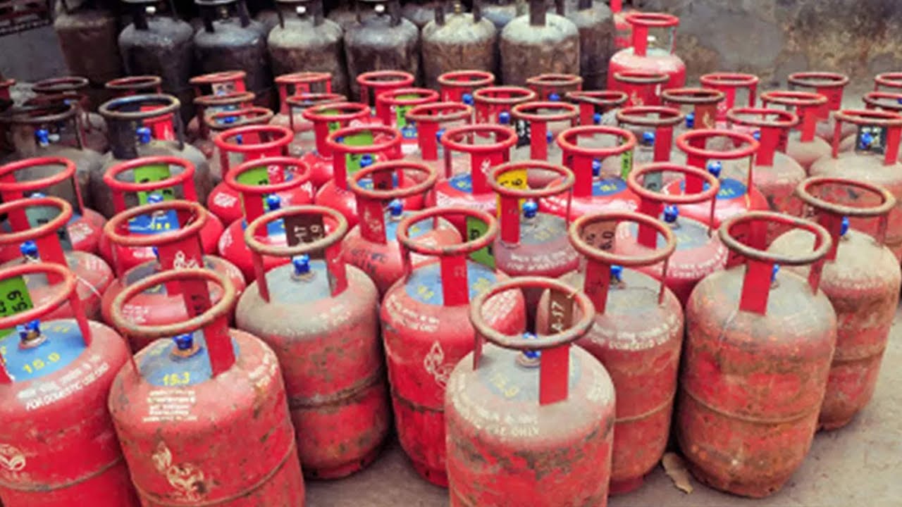 Omcs Slash Commercial Lpg Cylinder Price By Rs 171.50; Domestic Lpg Prices Remain Unchanged | Econ Times