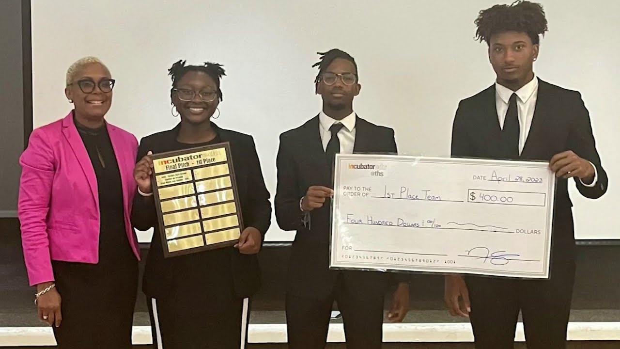 Student Entrepreneurs Pitch Business Ideas In Competition