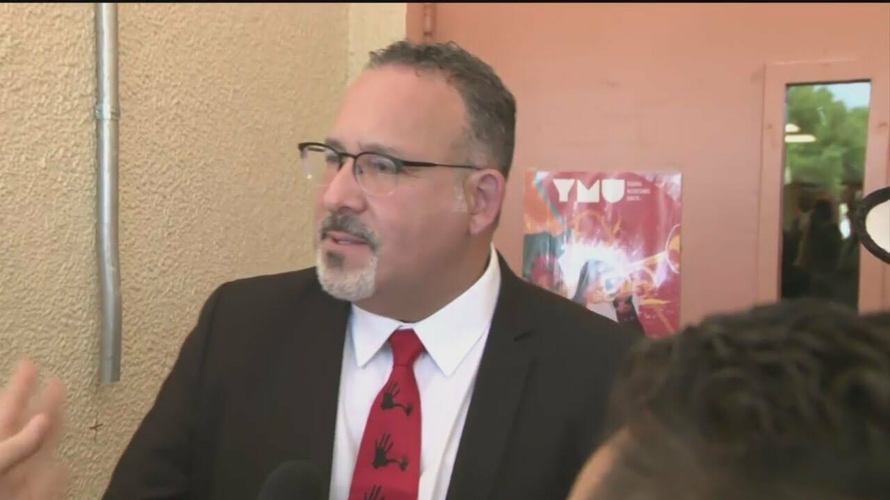 Us Education Sec. Cardona Takes Part In Miami Roundtable On Academic Recovery