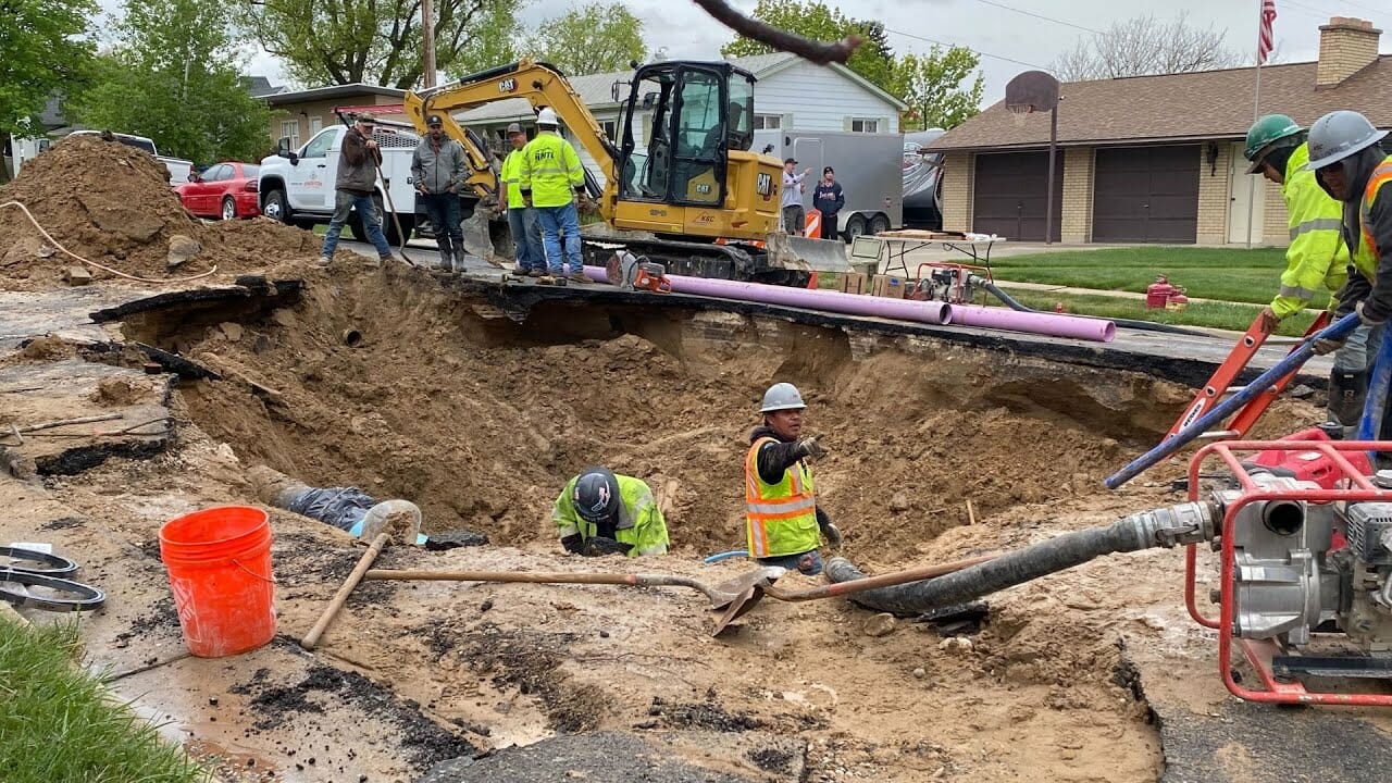 Water Main Break Causes Massive Sinkhole In Spanish Fork | Utah News