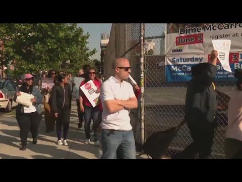 Williamsburg Parents, Students Rally As Nyc School Gyms To House Migrants