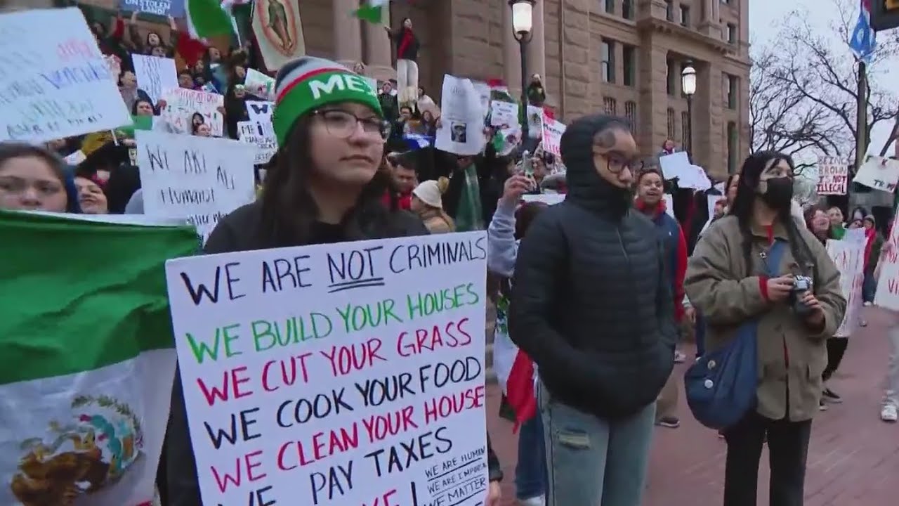 Hundreds protest immigrant deportations in North Texas, led by young activist | Dallas News