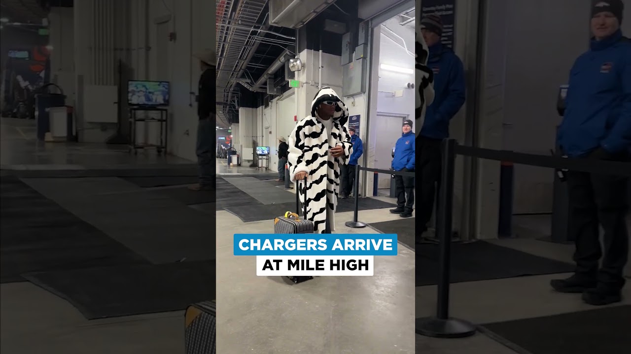 Chargers Arrive Vs Broncos