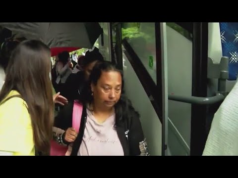 Chicago Suburbs Grapple With Influx Of Migrants Brought By Bus