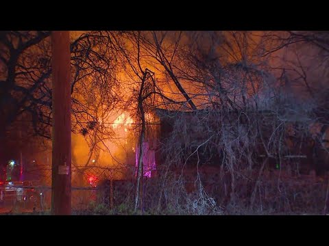 Dallas, TX: Fire at vacant home on Lear Street