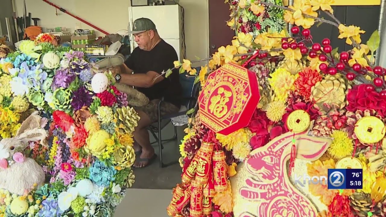 Hawaii Man Makes Special Pine Cone Wreaths Year Round