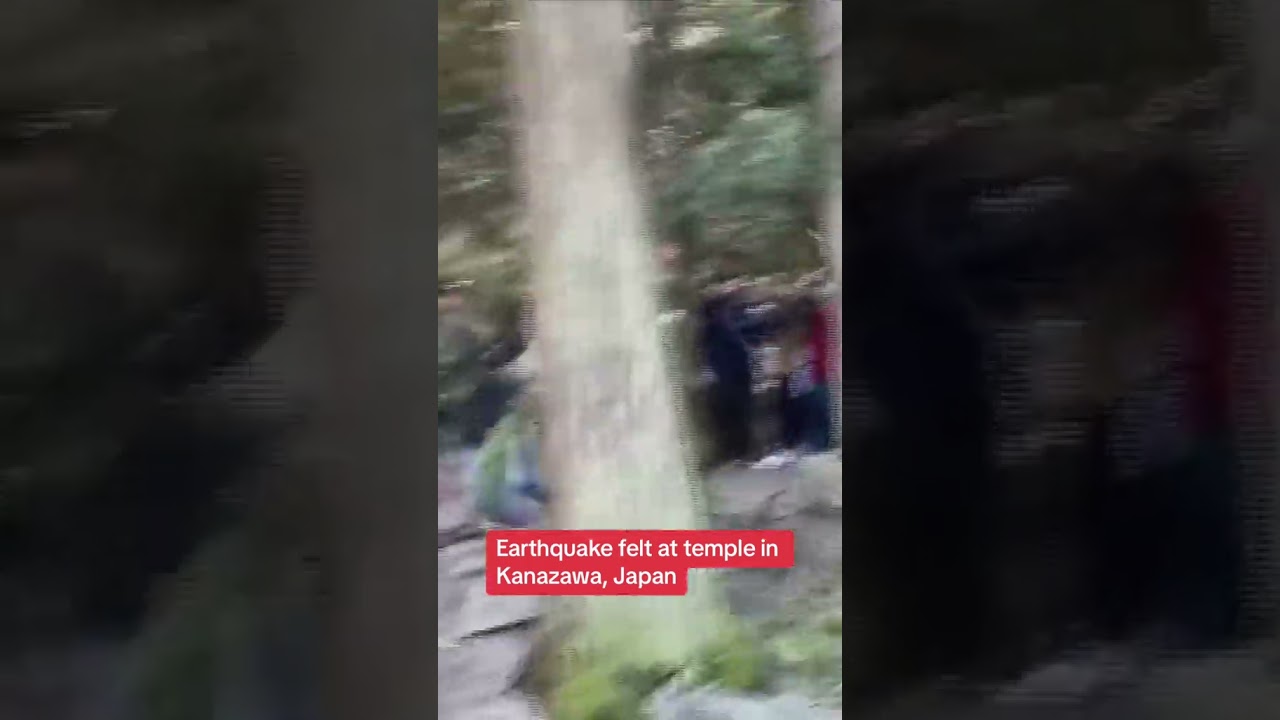 Moment earthquake strikes at temple in Kanazawa in Japan